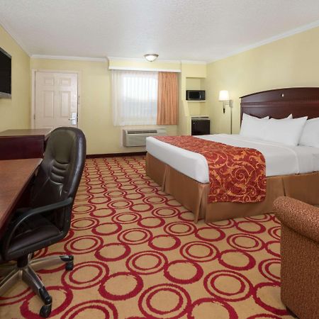 Days Inn By Wyndham Plainview Ngoại thất bức ảnh