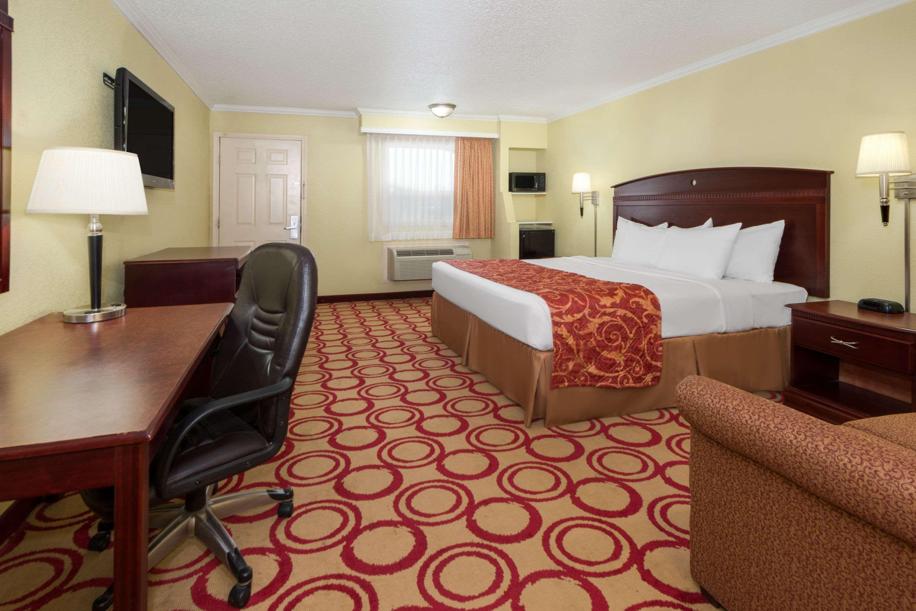 Days Inn By Wyndham Plainview Ngoại thất bức ảnh