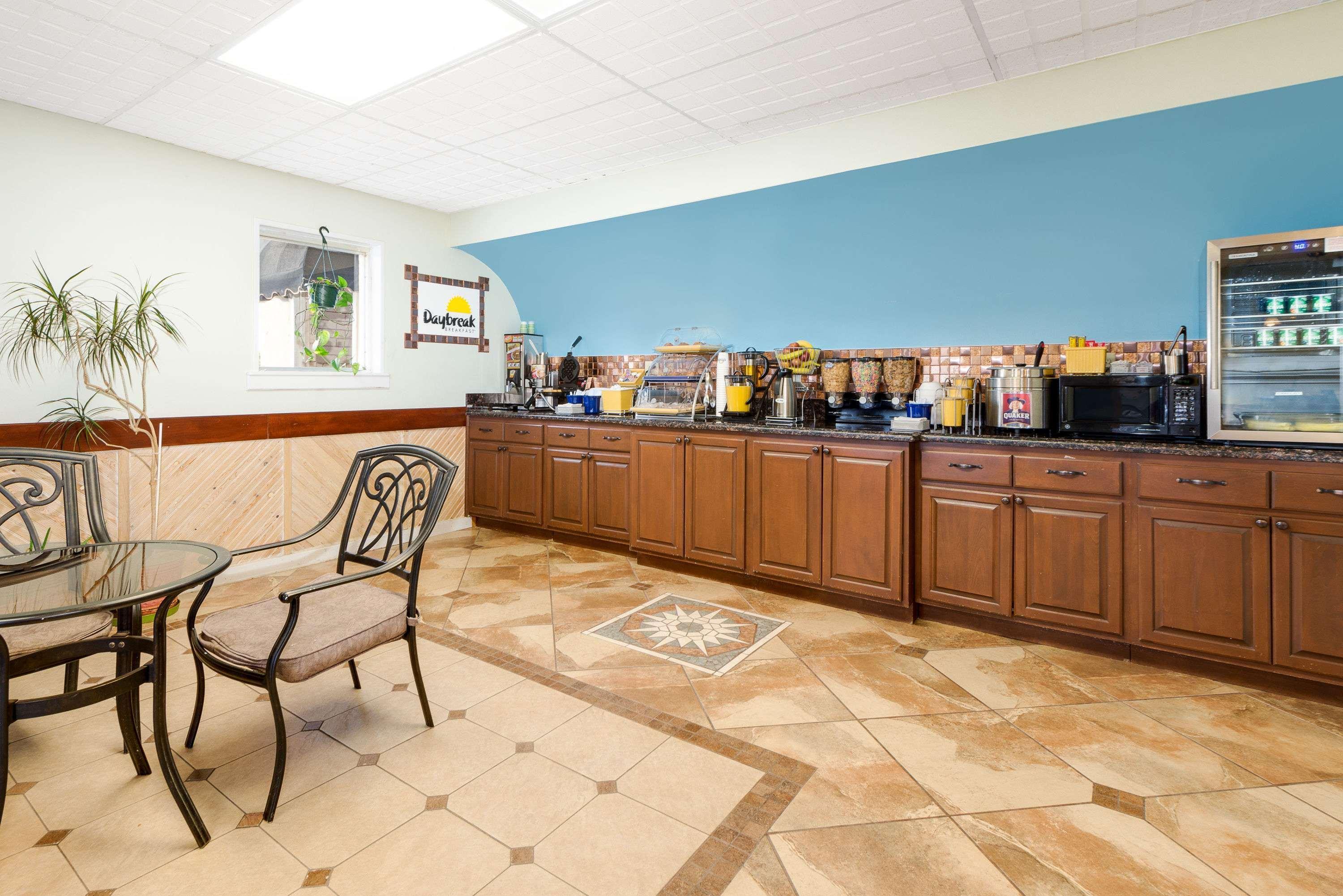 Days Inn By Wyndham Plainview Ngoại thất bức ảnh