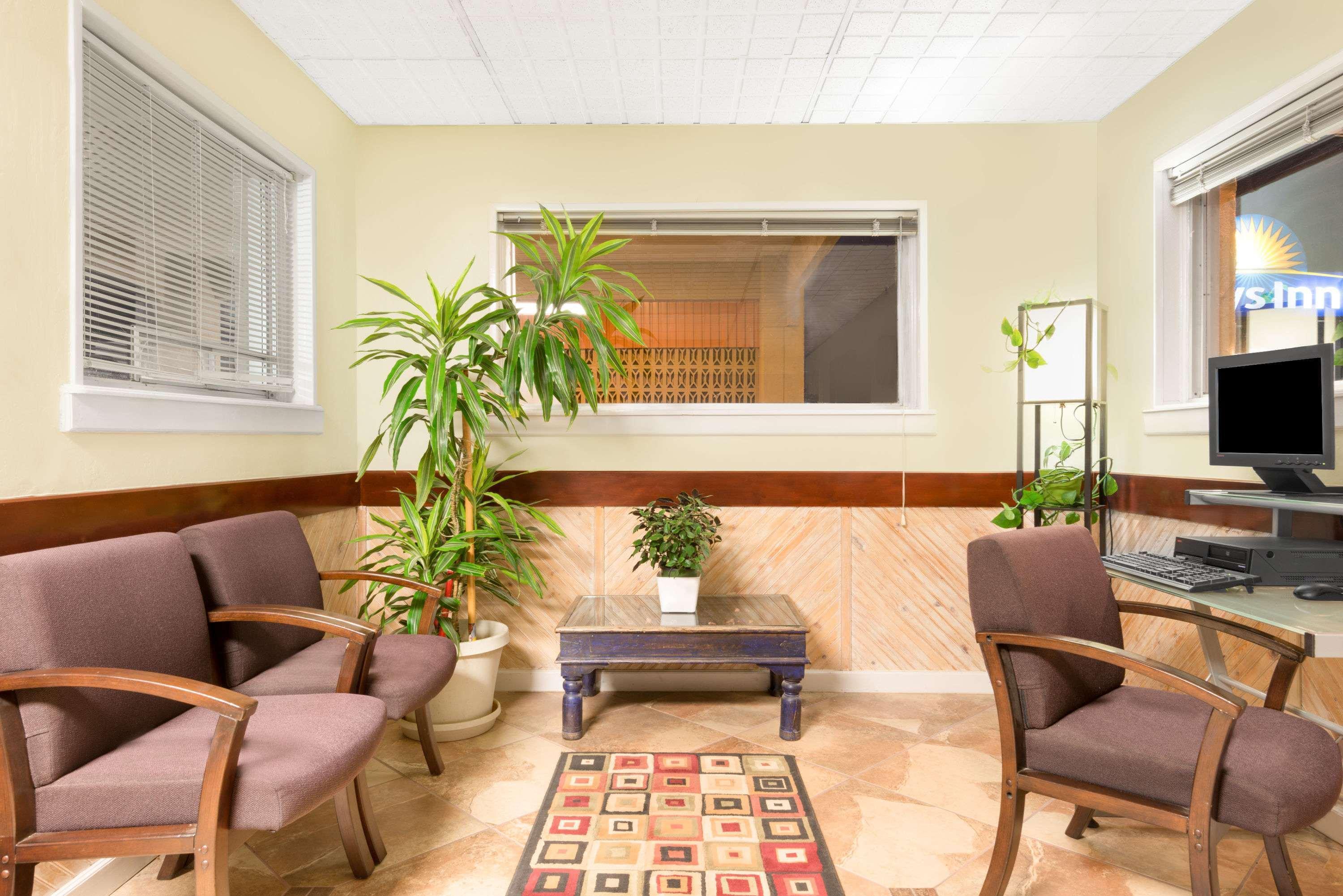 Days Inn By Wyndham Plainview Ngoại thất bức ảnh