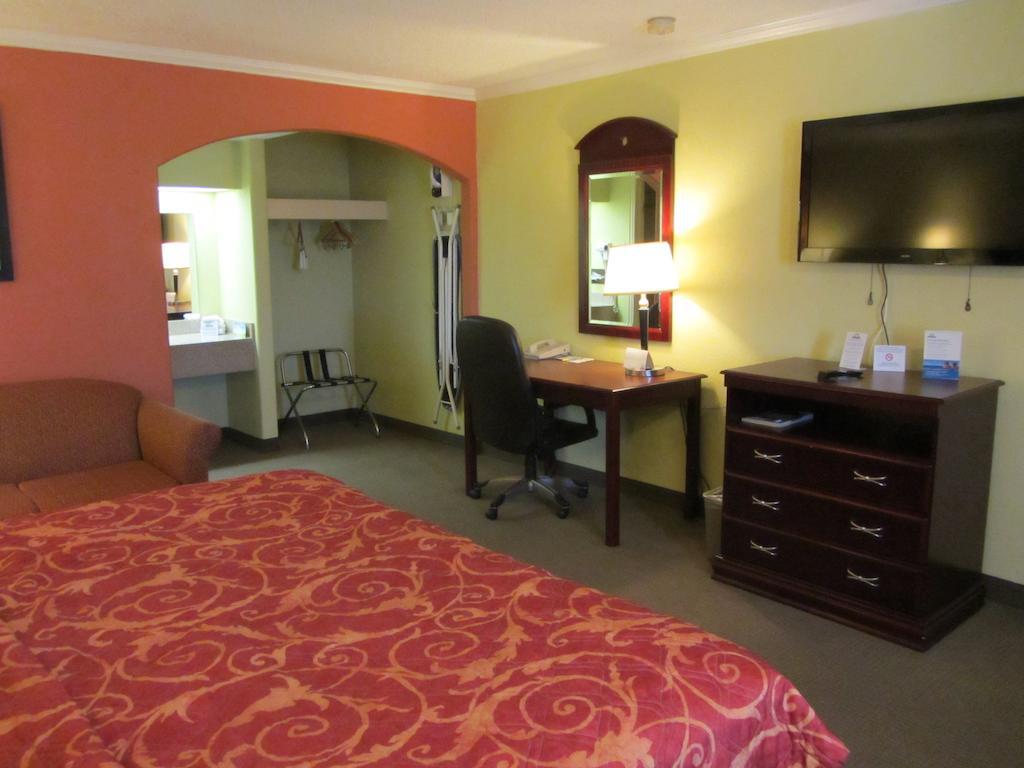 Days Inn By Wyndham Plainview Ngoại thất bức ảnh