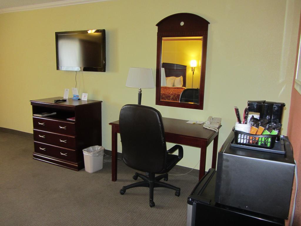 Days Inn By Wyndham Plainview Ngoại thất bức ảnh